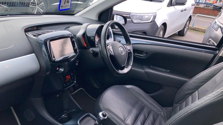 Toyota Aygo 1.0 VVT-i X-Clusiv 2 5dr x-shift Petrol Hatchback